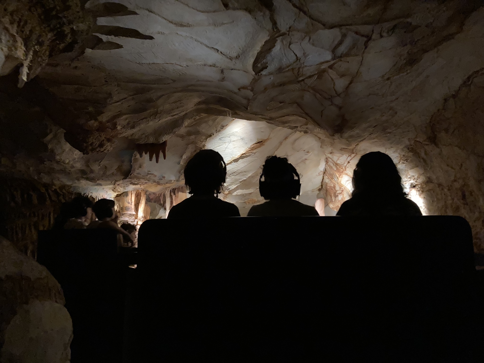 Visuel : SORTIE GROTTE COSQUER 4EME C !